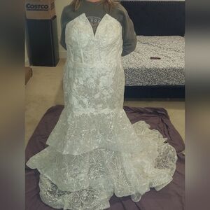 Elegant White Lace Wedding Dress